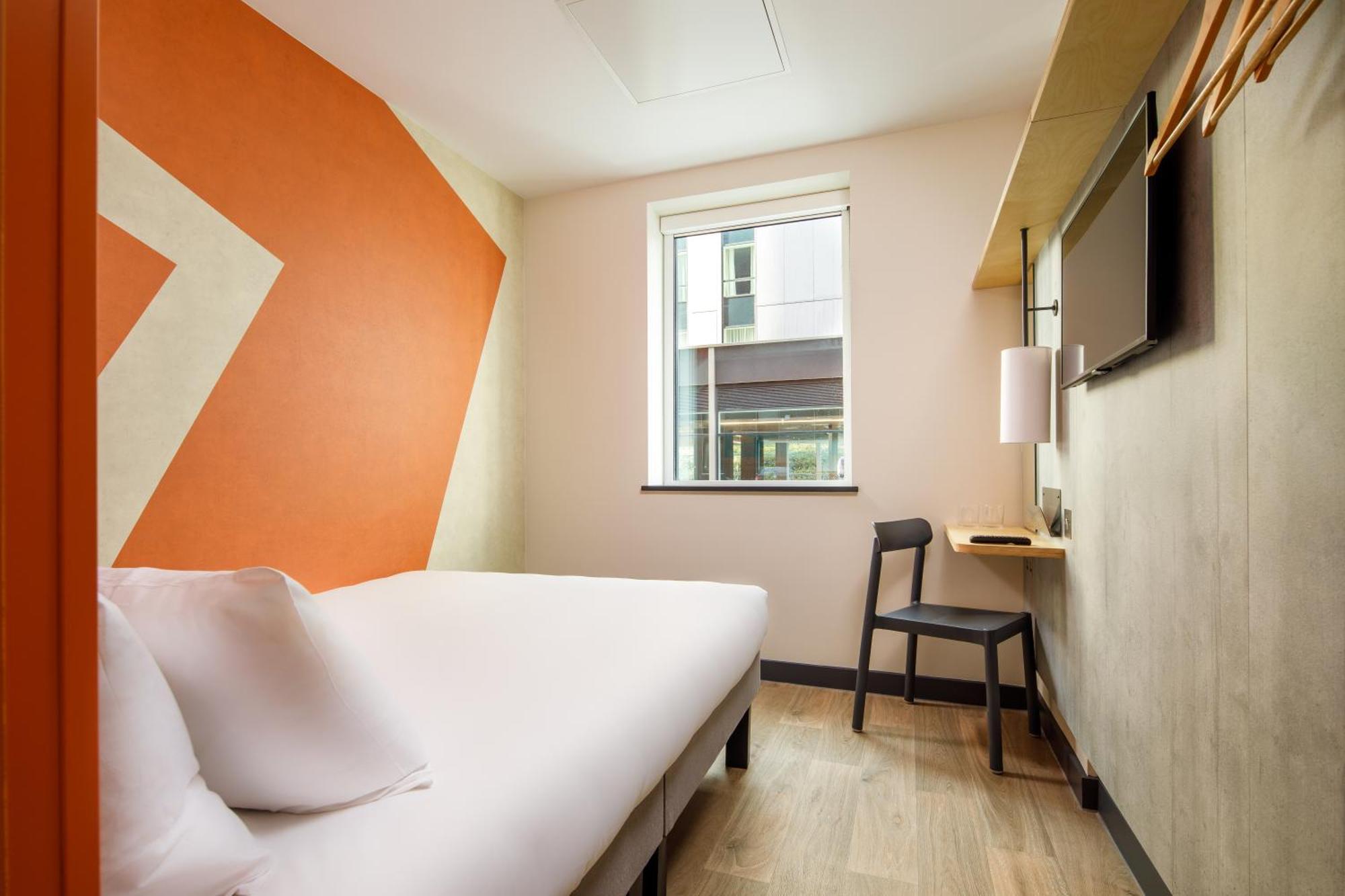 Ibis Budget Manchester Airport T2 헤일 외부 사진