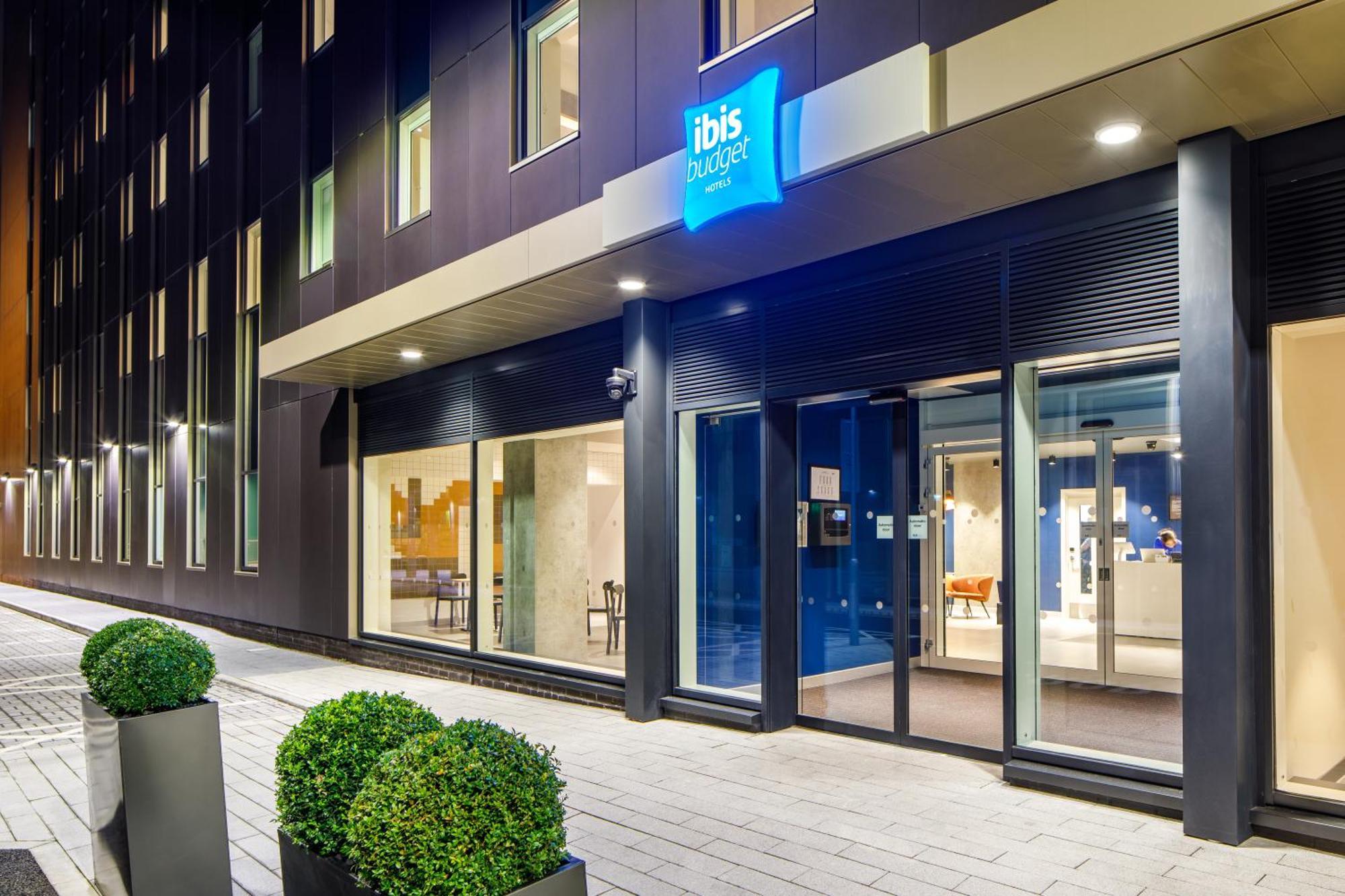 Ibis Budget Manchester Airport T2 헤일 외부 사진