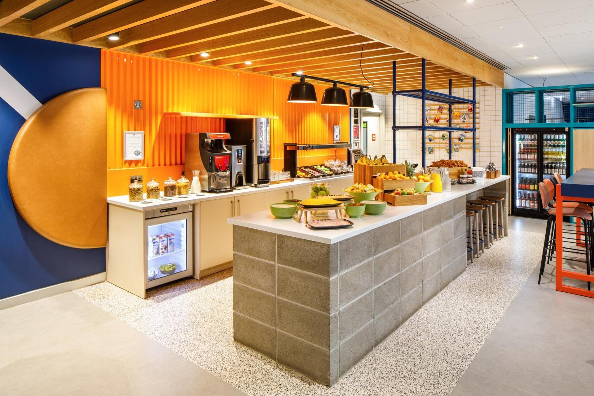 Ibis Budget Manchester Airport T2 헤일 외부 사진