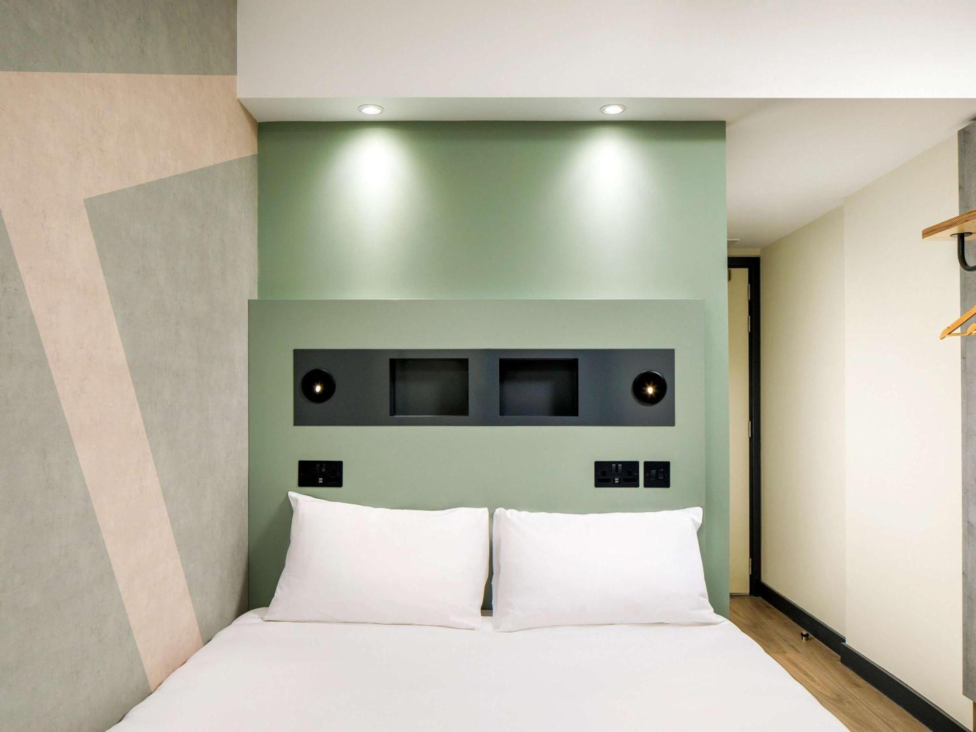 Ibis Budget Manchester Airport T2 헤일 외부 사진