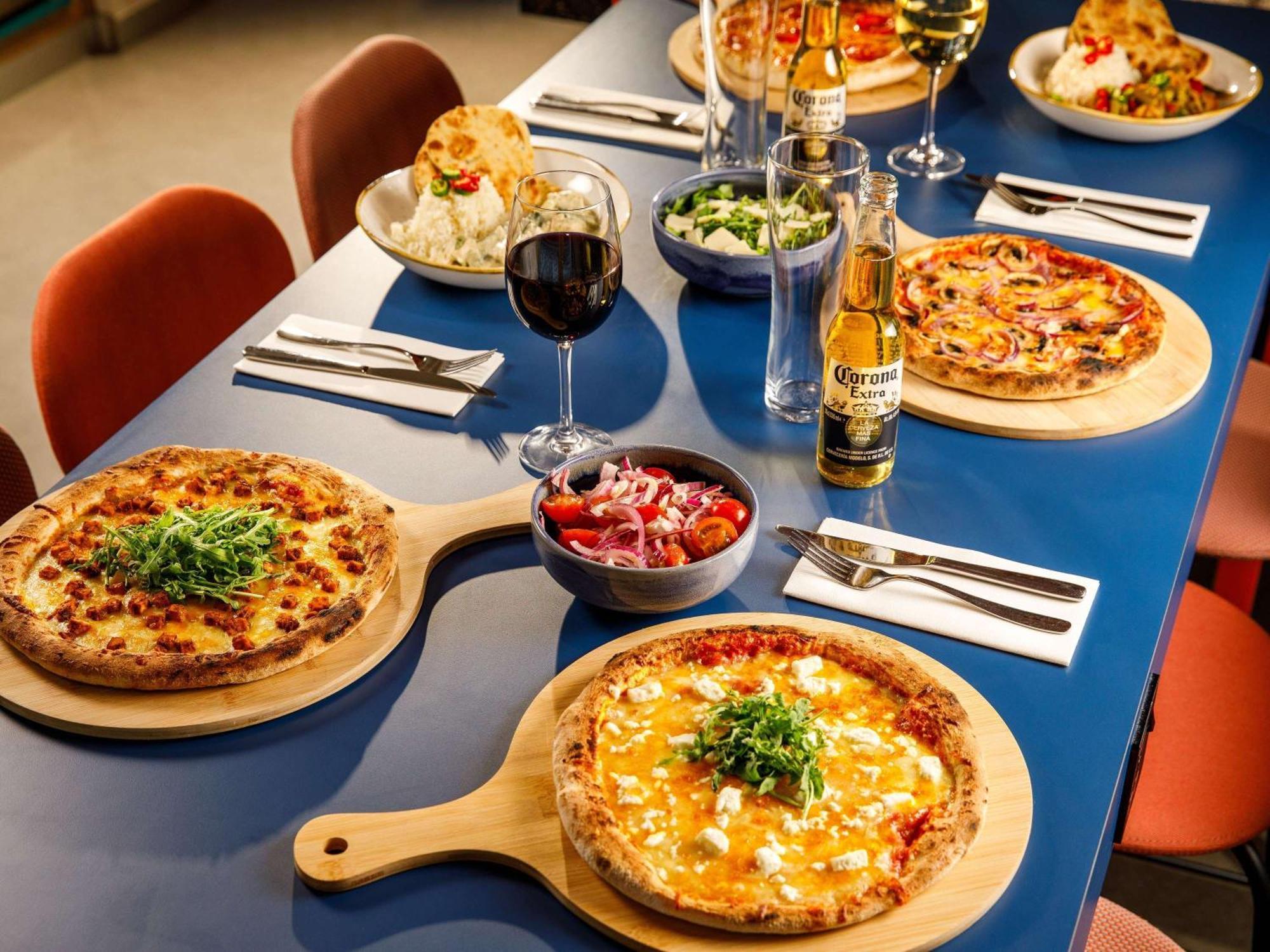 Ibis Budget Manchester Airport T2 헤일 외부 사진