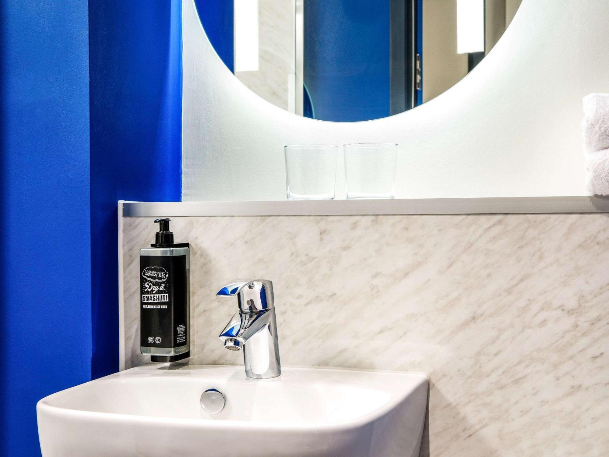 Ibis Budget Manchester Airport T2 헤일 외부 사진